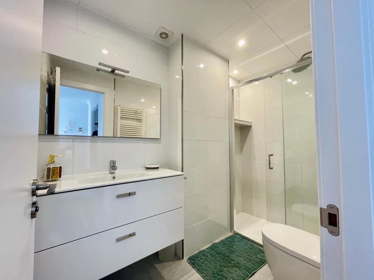 Acogedor Y Centrico Apartamento A 1' De La Playa Roses Bagian luar foto